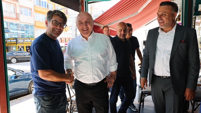 Başkan Muzaffer Bıyık esnaf ve vatandaşla buluştu