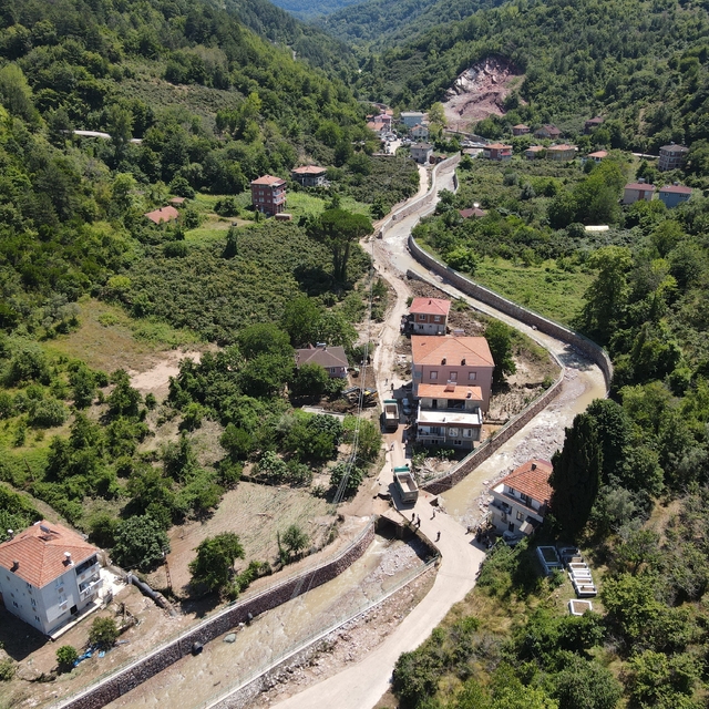 Kastamonu'da selden etkilenen köylerde yaralar sarılıyor