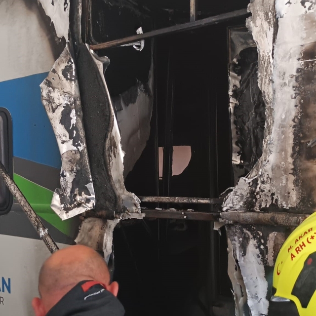 Burhaniye'de karavan yangını korkuttu