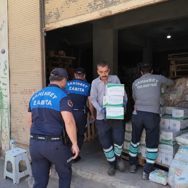 Şahinbey Belediyesi'nden sahte etiket operasyonu
Son kullanma tarihleri değ...