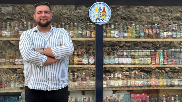 Hobi olarak başladı, dükkan açtı: Gazoz kapağı koleksiyonundan gazoz bakkala
Türkiye'yi gezerken başlayan gazoz tutkusu mesleği oldu