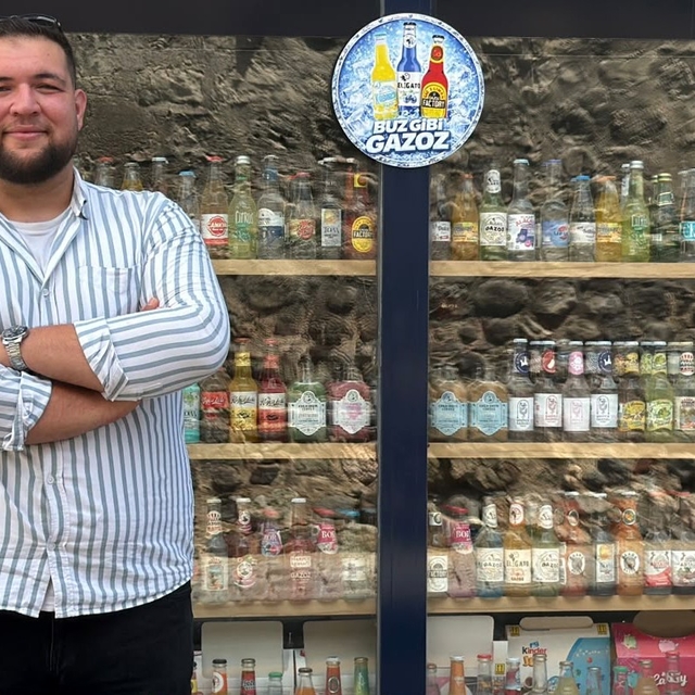 Hobi olarak başladı, dükkan açtı: Gazoz kapağı koleksiyonundan gazoz bakkal...