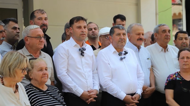 Bayındır'da CHP'den toplu istifa: Belediye Başkanı Sakarsu ve partililer Yeni Parti'ye katıldı