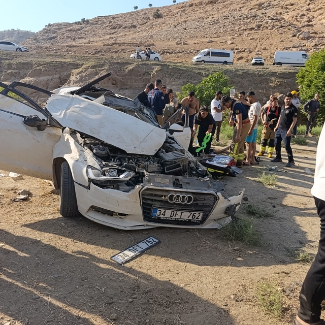 Şırnak'ta otomobil şarampole devrildi: 4 ağır yaralı