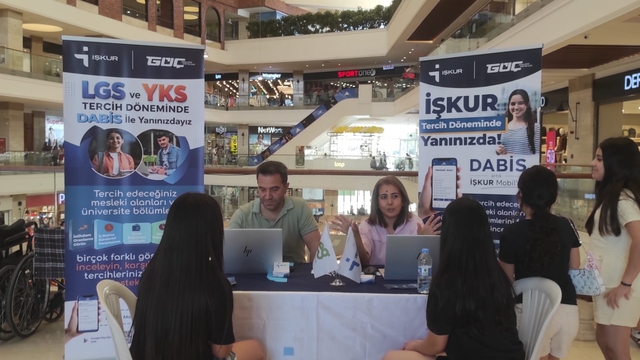 Antalya İŞKUR, lise ve üniversite tercihleri döneminde öğrencilere destek veriyor