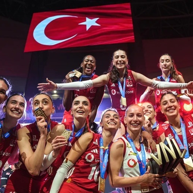 Malatya Büyükşehir Belediye Başkanı Sami Er'den Filenin Sultanları'na kutla...