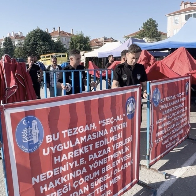 Çorum'da "seç-al" kuralına uymayan pazar esnafının tezgahı kapatıldı
