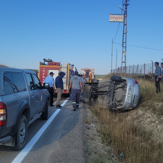 Karabük'te otomobil devrildi, 2 kişi yaralandı