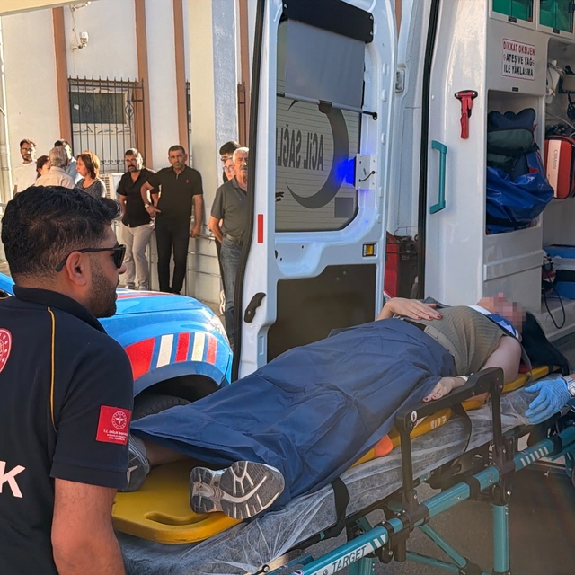 Tur minibüsü şarampole yuvarlandı: 13 yaralı