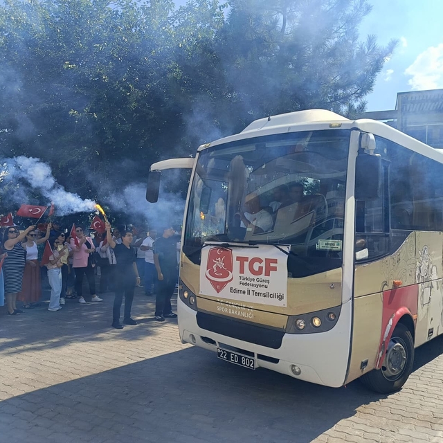 Edirne'de Türkiye Şampiyonu minik sporculara coşkulu karşılama
Edirneli Tür...