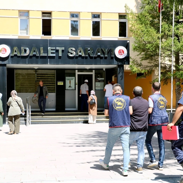 Bayburt'ta 15 yıl 4 ay hapis cezası bulunan hükümlü yakalandı