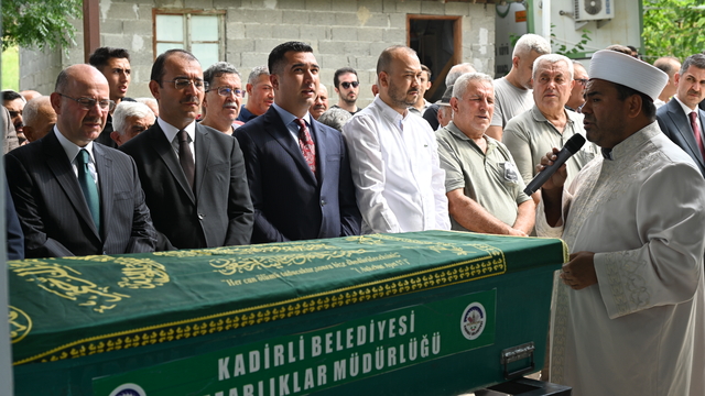 TBMM İnsan Hakları İnceleme Komisyonu Başkanı Derya Yanık'ın dayısının cenazesi defnedildi