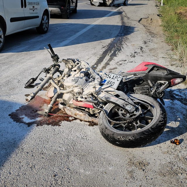 Otomobil ile motosiklet çarpıştı: 2 yaralı