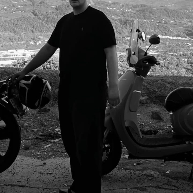Motosiklet duvara çarptı, genç sürücü öldü