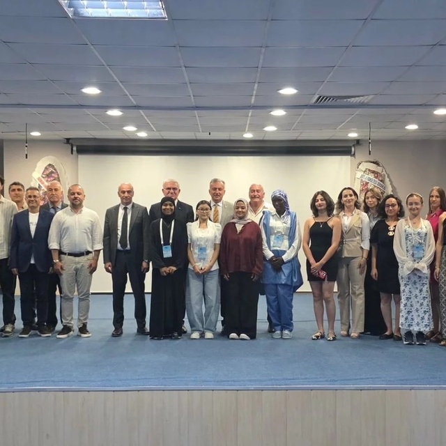 EBYÜ'de Türkçe Yaz Okulu öğrencilerine sertifikaları verildi
