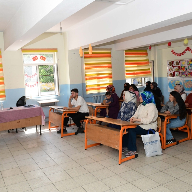 Çatak'ta usta öğreticiler ve kursiyerlere hijyen eğitimi