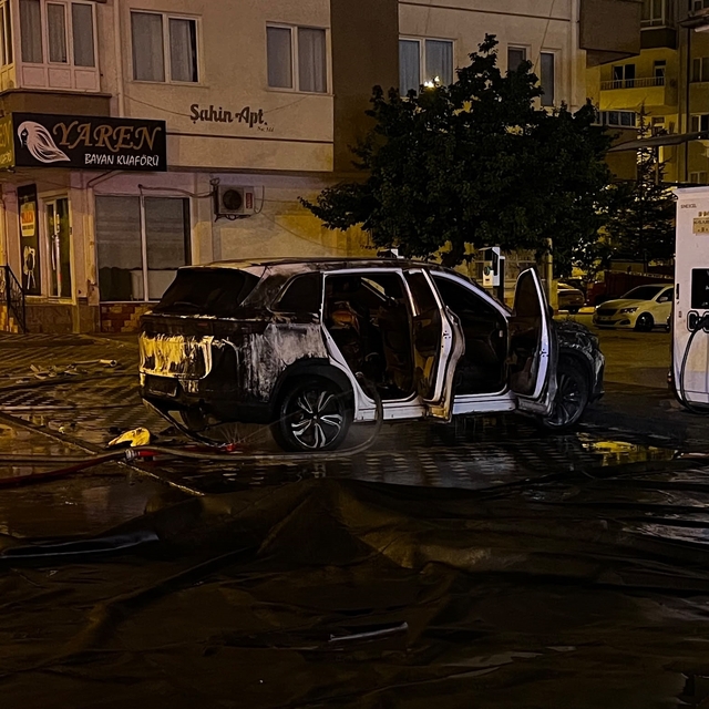 Kayseri'de şarj istasyonunda elektrikli otomobil yandı