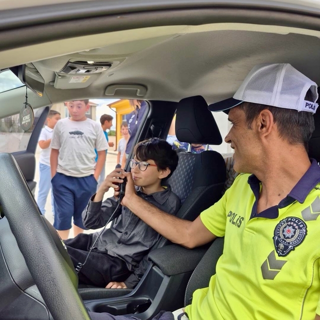 Miniklere polislik mesleği ve güvenli yaşam eğitimi