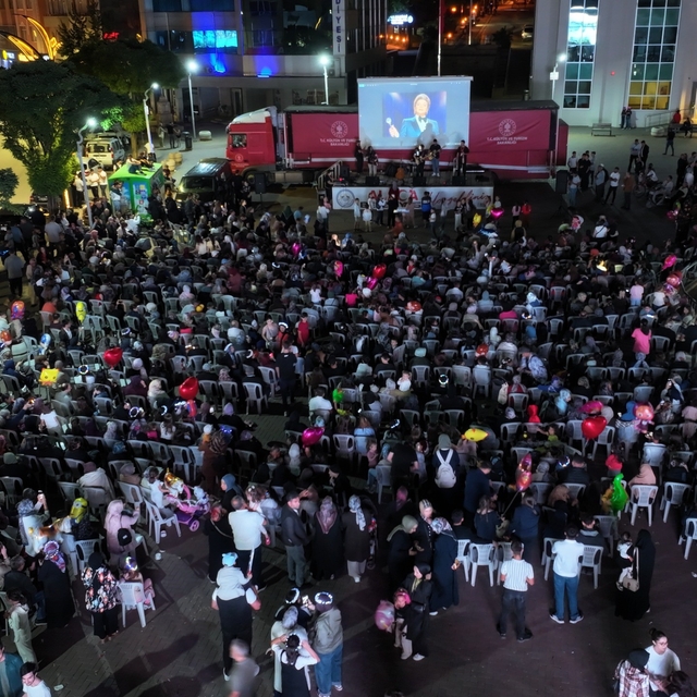 Gezici sinema tırı Çorum'da açık hava nostaljisi yaşattı