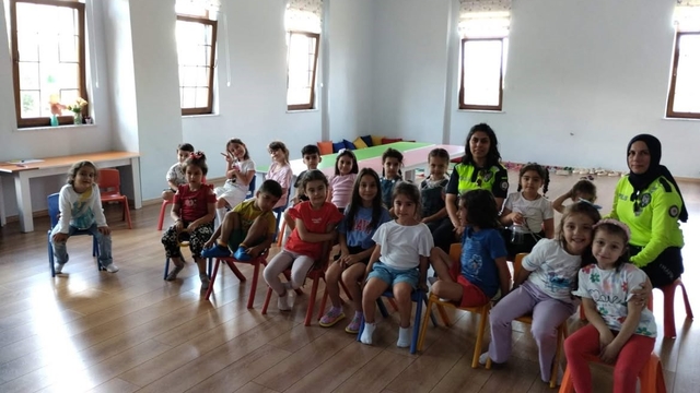Kur'an kursu öğrencilerine uygulamalı trafik eğitimi