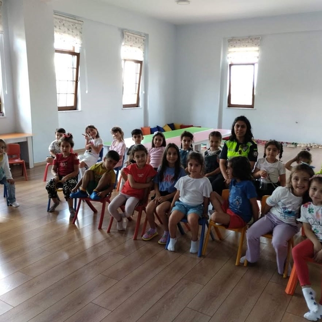 Kur'an kursu öğrencilerine uygulamalı trafik eğitimi