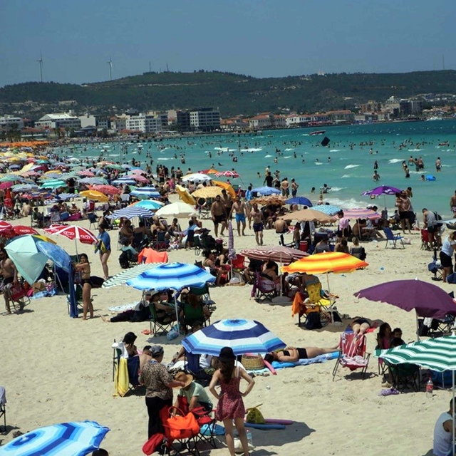 'Çeşme'de hafta sonu nüfus yarım milyona ulaşıyor'