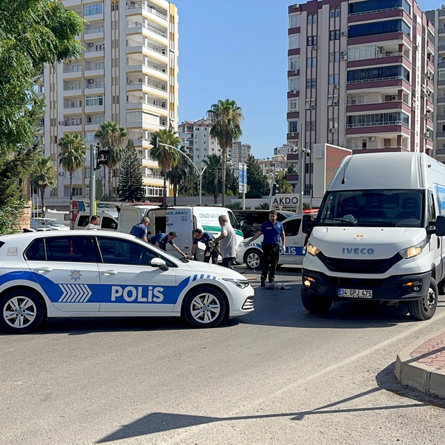 Adana'da kamyonun çarptığı bisikletli hayatını kaybetti