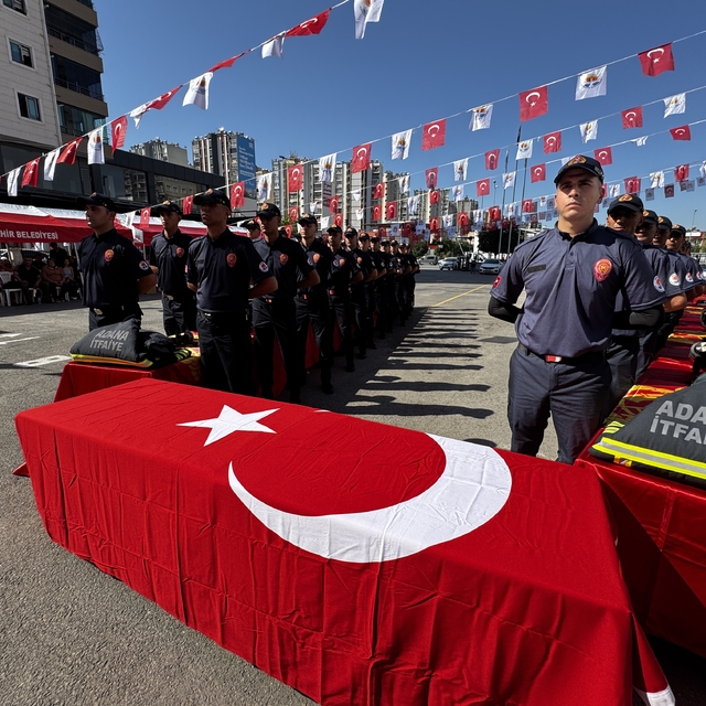 Adana'da eğitimlerini tamamlayan 50 itfaiye eri göreve başladı