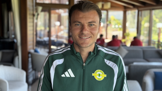 Yusuf Erdoğan: "Yarım kalan işi tamamlamak için buradayım"
Esenler Erokspor'un yeni transferi Yusuf Erdoğan:
"Esenler Erokspor, Cumhurbaşkanımız Recep Tayyip Erdoğan'ın da oynadığı bir kulüp"
"Esenler Erokspor bence geçen senenin en iyi takımıydı"
"Şampiyon olduktan sonraki Çorum ile ilk gittiğim Çorum arasında çok büyük fark var"