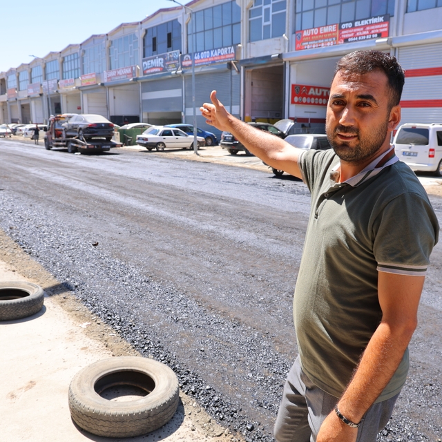 İlçe belediyesinin sorumluluğundaki yollar esnafın mağduriyeti üzerine Kahr...