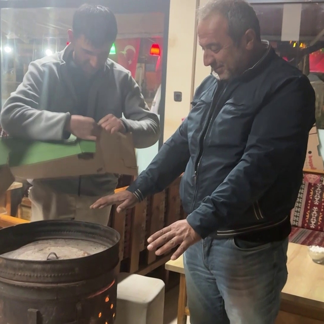 Türkiye sıcaktan kavrulurken Sivas'ta halen soba yakılıyor