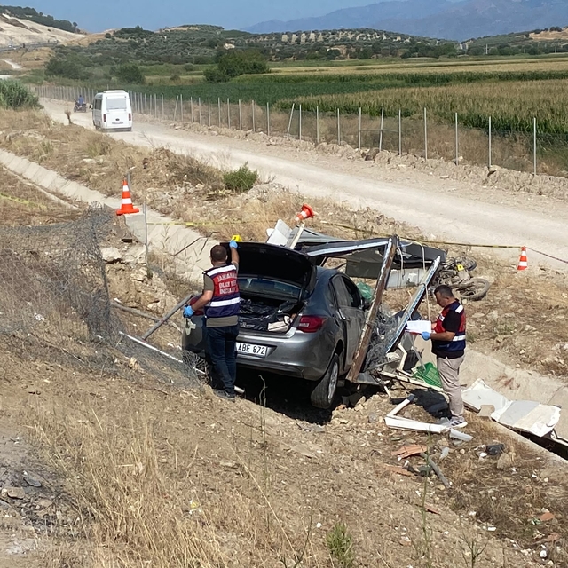 Aydın'da otomobil bekçi kulübesine çarptı, 1 kişi öldü, 1 kişi yaralandı