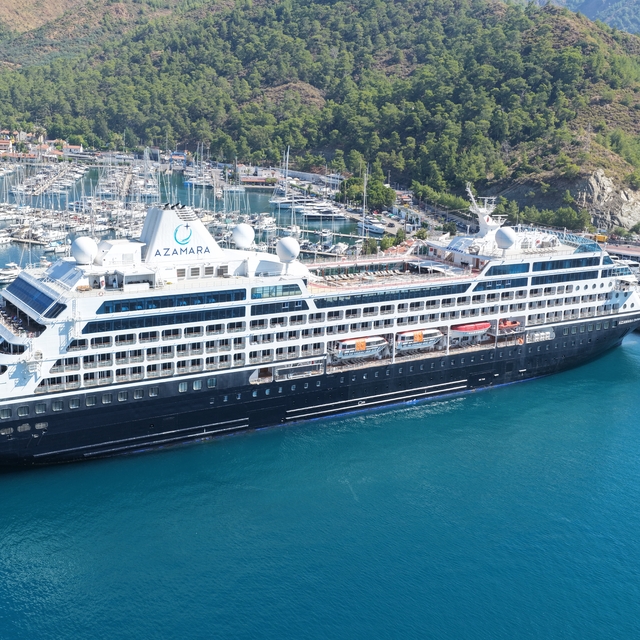Lüks kruvaziyer "Azamara Onward" Marmaris'e 649 turistle geldi
