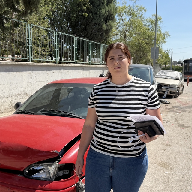 Eskişehir'de park halindeki 4 otomobilde hasara yol açan araç olay yerinden...