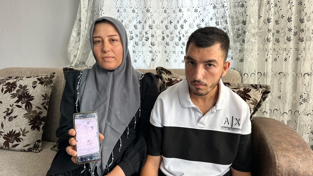 Doğuştan engelli Hasan'a 20 yıl sonra "engelli değildir" raporu
Anne Özlem Ekin:
"23 yaşında ama zihinsel gelişimi 8 yaşındaki çocuk seviyesinde"
?"Önce bakım maaşımız kesildi, ardından 'engelli değildir' denildi"