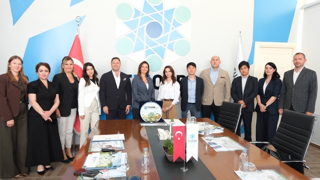 TÜİOSB, Japon yatırımcıların radarında
Japon heyeti, Mersin'de yeşil sanayi vizyonunu yerinde inceledi