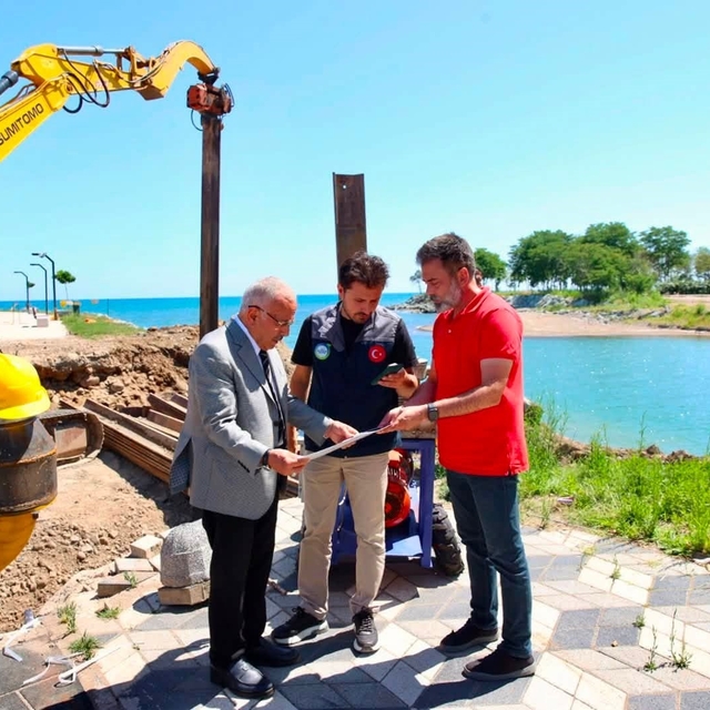 Kordon Park'ın iki etabını birbirine bağlayacak yaya köprüsünde çalışmalar...