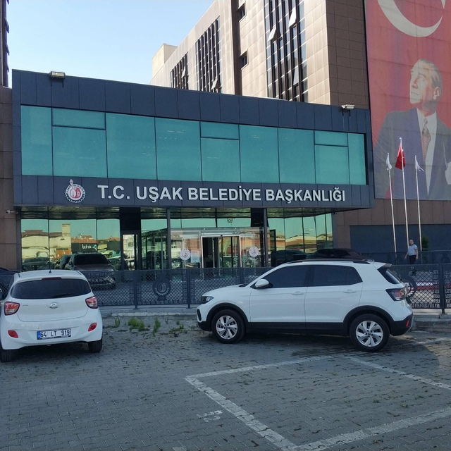 Uşak'ta belediyede sigortalı gösterilip Özkan Yalım'ın işletmelerinde çalış...