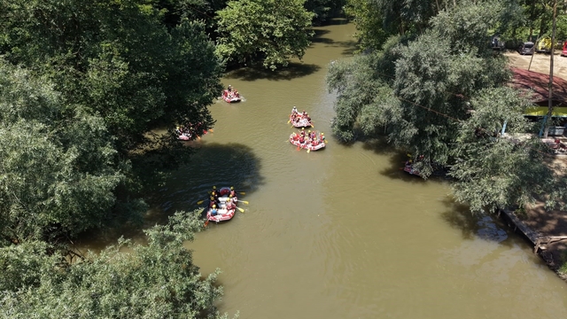 Düzce Belediyesi gençleri rafting ile buluşturdu
Gençler 12 kilometrelik Melen Çayı'nda kürek çektiler