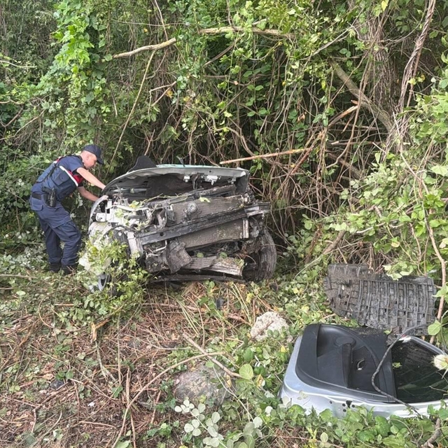 Bilecik'te şarampole devrilen otomobildeki 1 kişi öldü, 1 kişi yaralandı