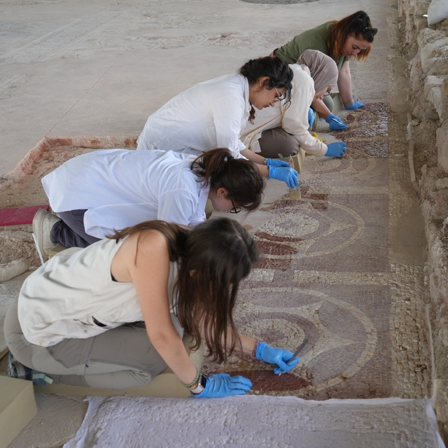 Anadolu'nun en büyük 3 Roma villasından biri olan bin 800 yıllık villadaki...