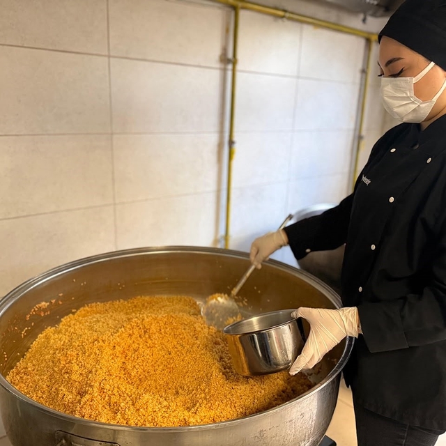 Karabük Belediyesinden her gün 430 kişiye sıcak yemek desteği