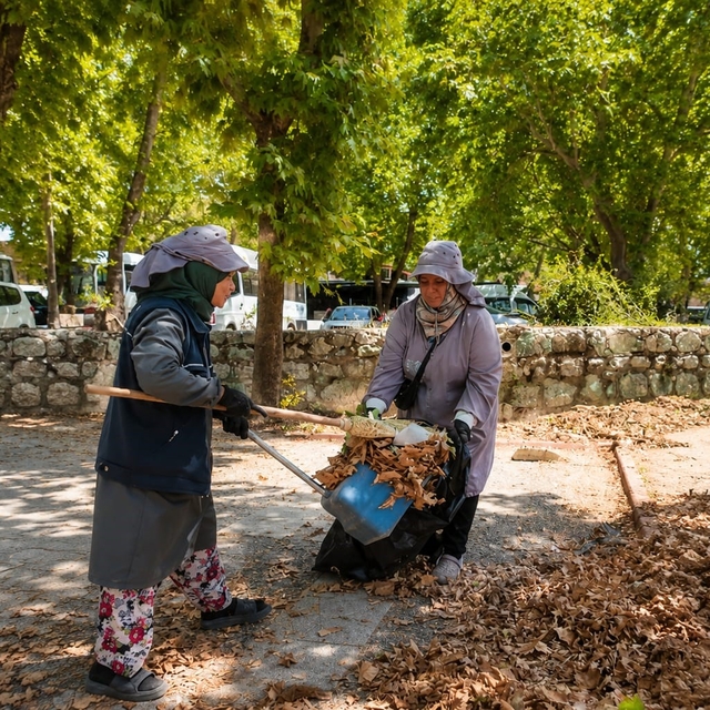 Park Bahçeler Müdürlüğü'nden Karacabey genelinde yoğun mesai