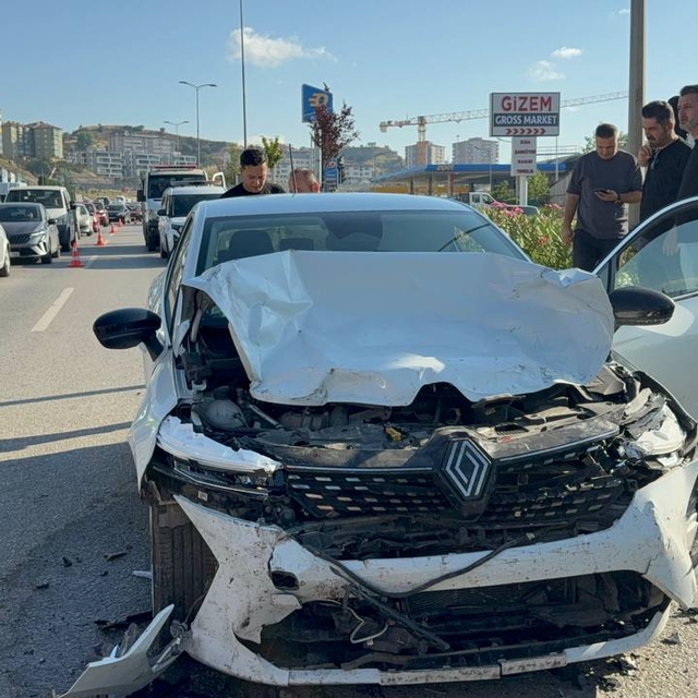 Karabük'te zincirleme trafik kazasında 1'i ağır 2 kişi yaralandı