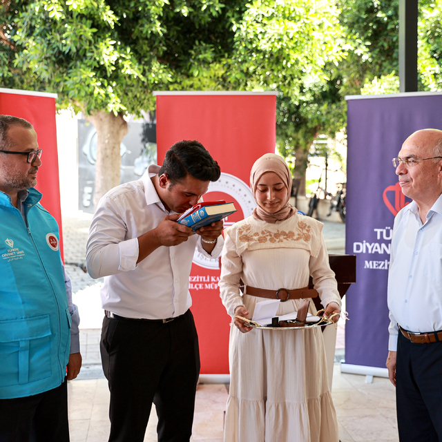 Mersin'de yuva kurmayı planlayan öksüz Elif'in çeyizini gönüllü anneler haz...