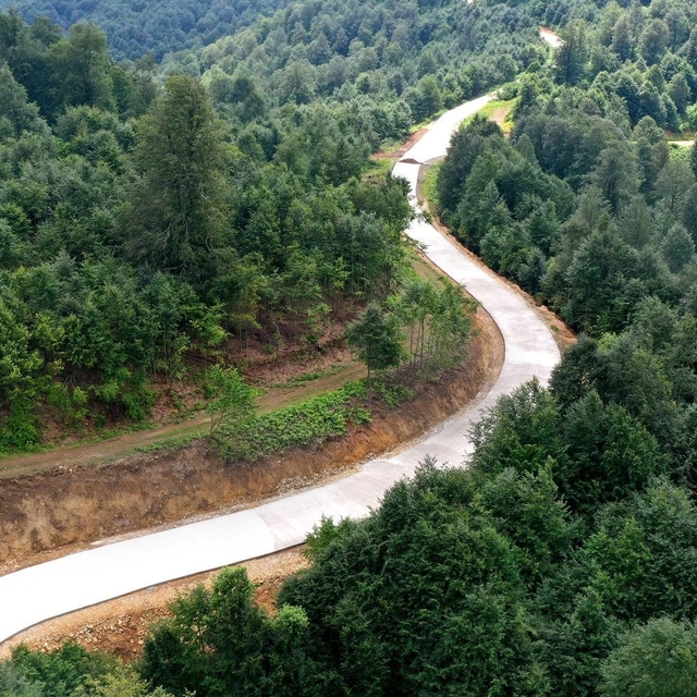 Yeşil Yol'da beton yol çalışmaları sürüyor