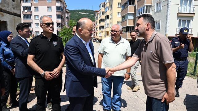 Selden etkilenen Cide'de hasar tespit ve temizlik çalışmaları sürüyor
