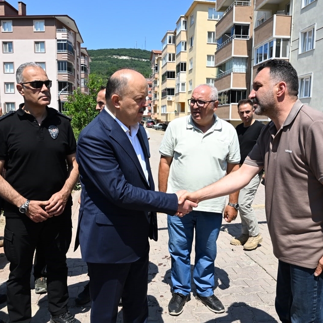 Selden etkilenen Cide'de hasar tespit ve temizlik çalışmaları sürüyor