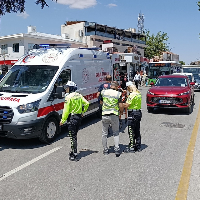 Kırşehir'de otomobilin çarptığı yaya yaralandı