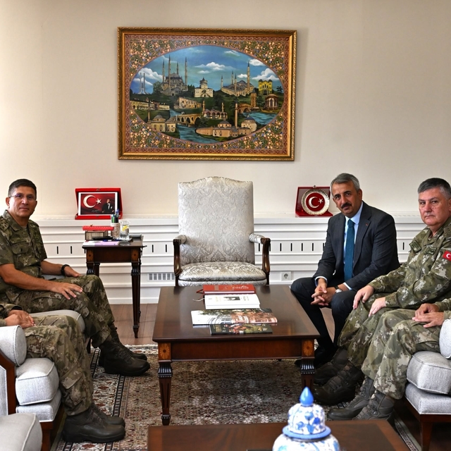 1. Ordu Komutanı Orgeneral Ersay'dan Vali Sezer'e ziyaret